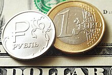 Курс доллара на Московской бирже снизился до 72,25 рубля