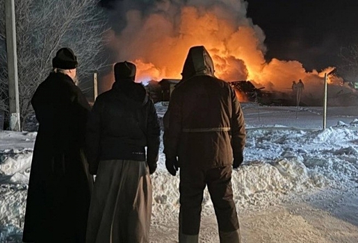 В МЧС назвали возможную причину пожара в Марьяновке, где сгорел храм