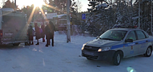 Сотрудники ГИБДД Каслей пришли на помощь замерзающим пассажирам в сломавшемся на трассе автобусе