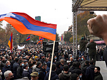 В Ереване полиция начала задержания демонстрантов, перекрывающих улицы