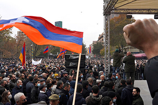 В Ереване полиция начала задержания демонстрантов, перекрывающих улицы