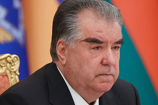 Президент Таджикистана призвал молодёжь не пятнать честь своего народа