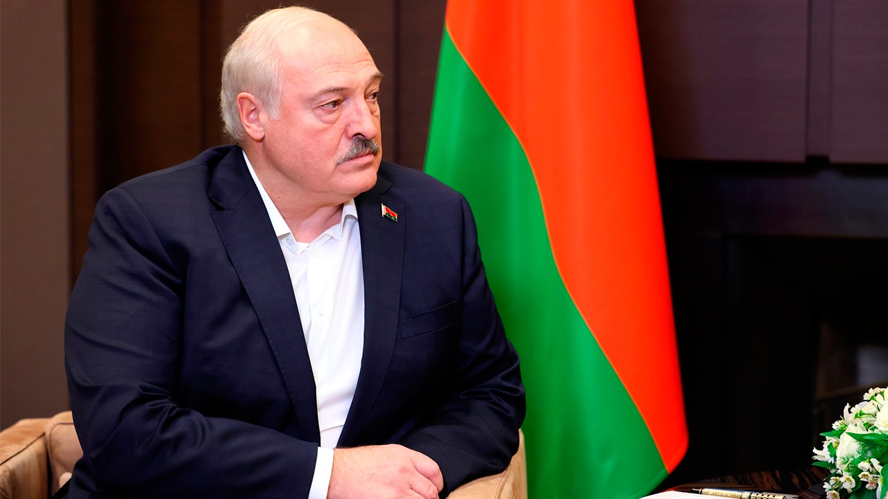 Лукашенко уволил своего помощника за поступок, несовместимый с госслужбой