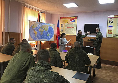 В Приамурском объединении ВВО сержантов-контрактников обучили психологическим приемам работы с подчиненными