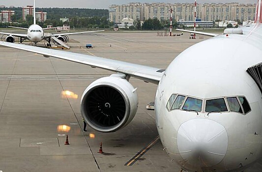Машина с топливом подрезала самолет в аэропорту Москвы