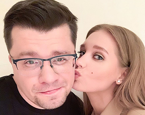 Порно: Жалқау әйел күйеуіне үстемдік етеді.