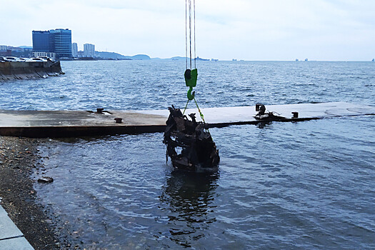 Акваторию Владивостока очистили от затонувшего металлолома