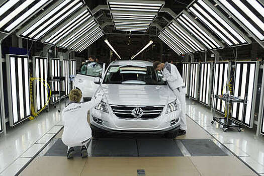 На бывшем заводе Volkswagen скопились тысячи новых автомобилей