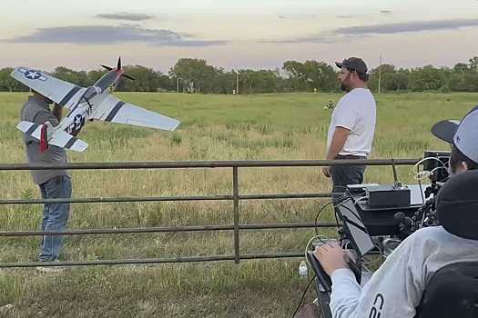 Парализованный с чипом Маска научился управлять дроном силой мысли