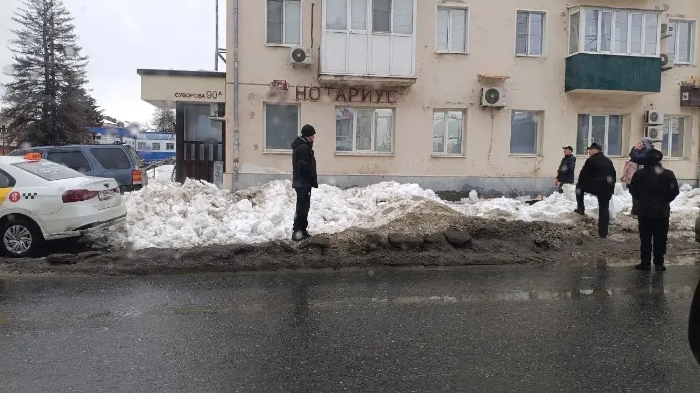 Наледь рухнула на подростка: прокуратура проводит проверку