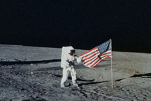 Сенатор Пушков: нейросеть доказала поддельность фото лунной миссии NASA