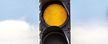 Российских водителей могут лишить прав за проезд на жёлтый сигнал светофора