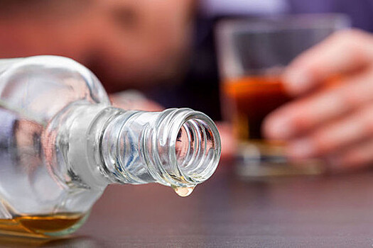 Минздрав назвал каждого третьего россиянина "тихим алкоголиком"