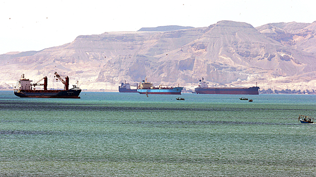 Руководители Суэцкого канала рассказали о ситуации с движением после отбуксировки танкера