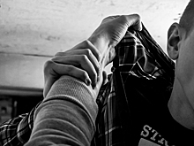 Полуголый мужчина в Новокузнецке разбил машины на парковке