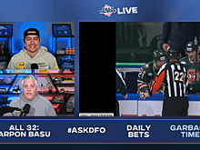 Аналитик НХЛ о «комичном» случае с выпавшим телефоном Дыняка: слушайте, на дворе 2025 год