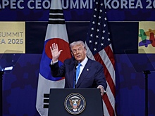 Президент Южной Кореи вручил Трампу высшую госнаграду страны