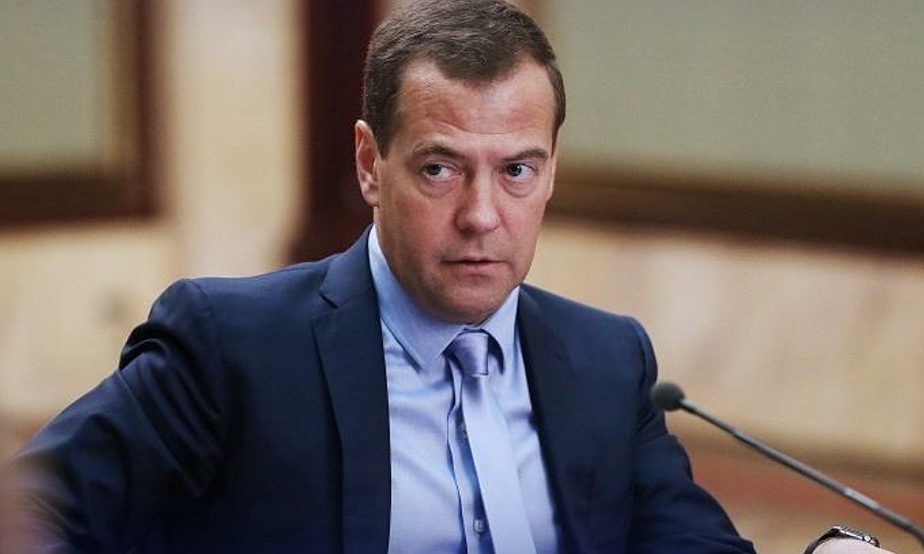 «Моется только Шольц»: Медведев пошутил над ростом цен на газ в Европе