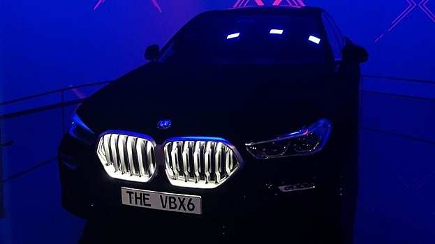BMW показала живьем новый X6, который чернее ночи