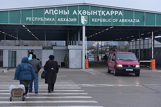 За два январских дня 10 тыс машин пересекли границу России и Абхазии