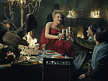 Гниющие рубли, профессор Жгутик и вечный Новый год: каким получился новый фильм Ренаты Литвиновой