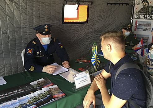 В Свердловской области акцию «Военная служба по контракту – твой выбор» посетили более 3 тыс. человек