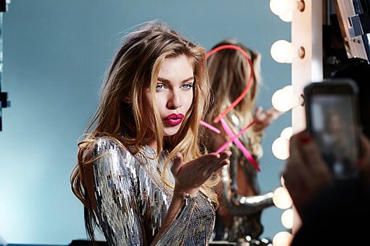 Стелла Максвелл станет новым лицом Max Factor