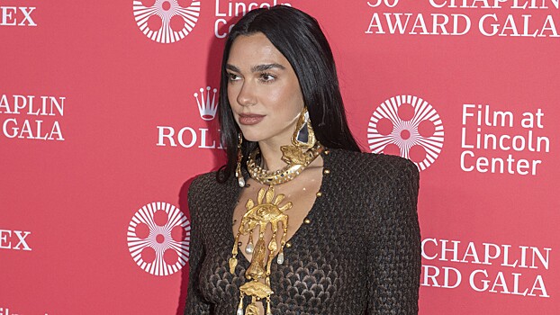 Дуа Липа порадовала фанатов вульгарным нарядом