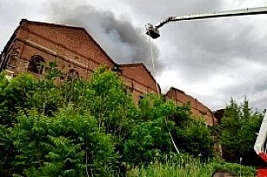 Три часа пожарные боролись с огнём кожевенном заводе в Таганроге
