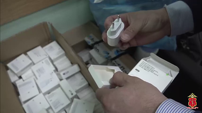 Полиция Санкт-Петербурга раскрыла схему хищения 120 зарядных устройств, заказанных через маркетплейс
