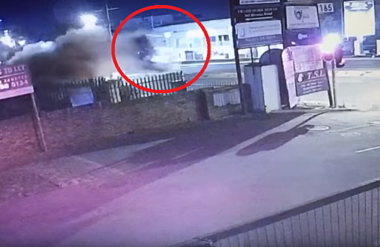 Кадры аварии с летающим Audi, в которой лишь чудом обошлось без жертв