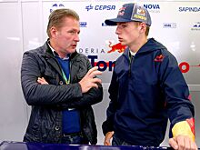 Йос Ферстаппен объяснил, почему не вмешивается в работу Мекиса в «Ред Булл»