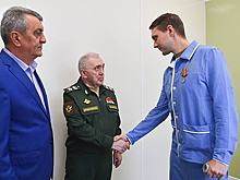 Замглавы Минобороны вручил награды участникам СВО