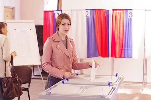 В свое восемнадцатилетие проголосовала жительница Мамоново