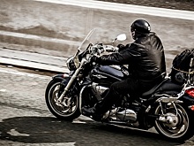 Мотоциклистам хотят позволить парковаться на тротуарах