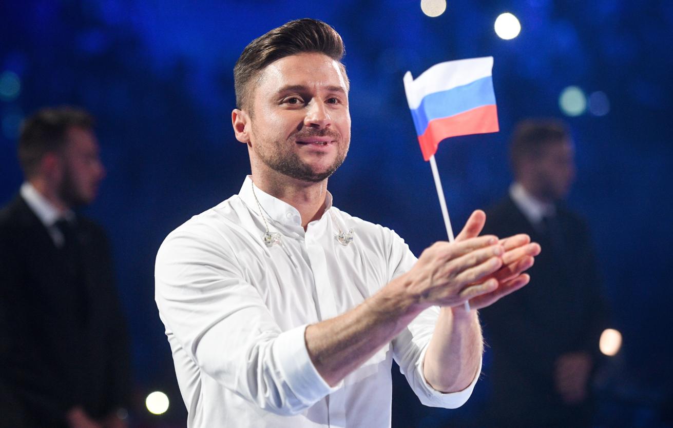 Лазарев отвез детей в элитный отель в Афинах