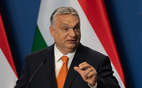 Шарф Орбана вызвал скандал на Украине