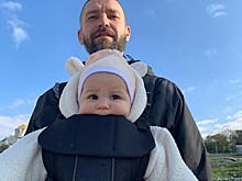 8-месячная дочь Владимира Кристовского примерила первые в своей жизни туфли