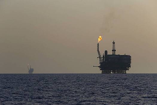 В Перу военное судно столкнулось с нефтяной платформой