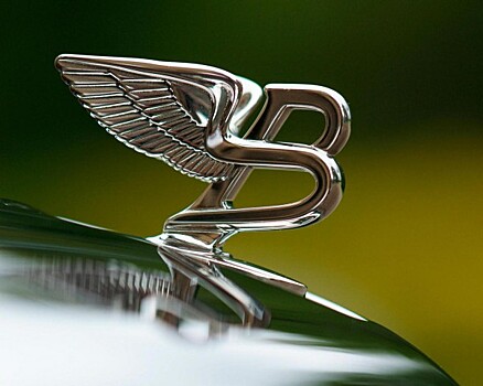Bentley привезла в Россию эксклюзивные седаны Flying Spur Design Series