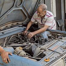 Тарек Вольво: чудеса ремонта автомобилей Volvo слепым автомехаником из Египта