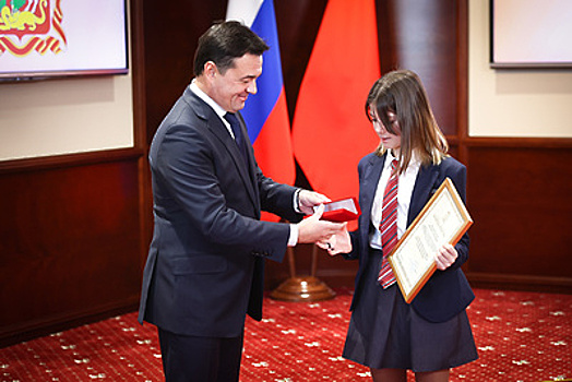 Андрей Воробьев наградил медалями 9 детей за героизм при спасении людей