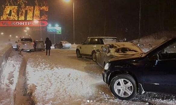 Снежные ДТП во Владивостоке: социальные сети заполонили фото с мест автоаварий