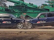 В лобовом краш-тесте столкнули Mercedes-Benz E-класса и ГАЗ-3110 «Волга»