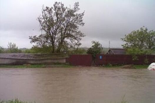 Из-за прорыва плотины чуть не затопило три села Саратовской области