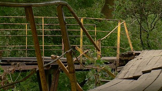 В селе Грабово разрушился мост через реку Колоярку