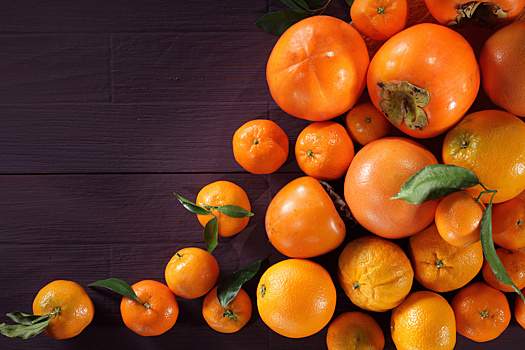 Хурма и мандарины к Новому году. Чем кормят животных в Минском зоопарке зимой?