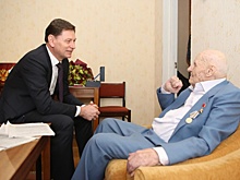 Префект СЗАО вручил юбилейные медали, посвящённые 75-летию Победы
