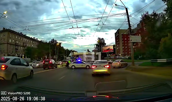 Автомобиль перевернулся на Московском шоссе в Нижнем Новгороде