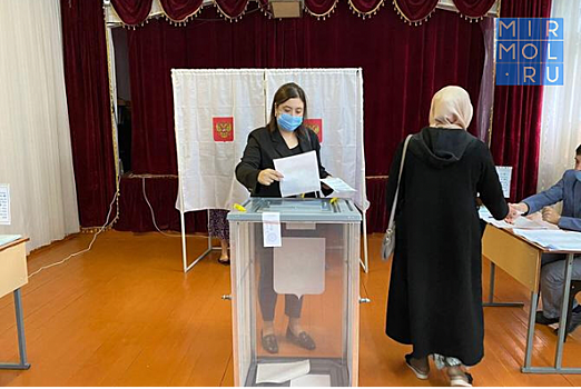 Молодежь Кизляра передает друг другу эстафету в дни голосования